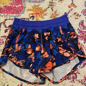lulu shorts 4” hotty hots